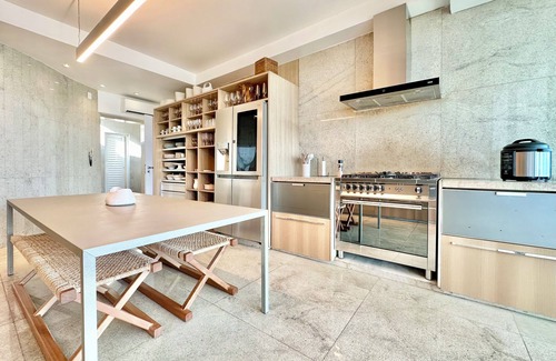 Copacabana Apartment | High-End Oceanfront Penthouse in Copacabana