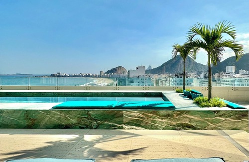 Copacabana Apartment | High-End Oceanfront Penthouse in Copacabana