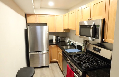 Columbia Heights Apartment | High ceiling DC oasis with Driveway parking