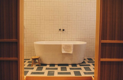 Kyobashi Hotel | High Ceiling Junior Suite 1-bedroom hotel with AC, WiFi in charming Chuo City