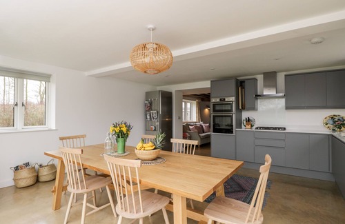 Witney House | HIGH COGGES FARM HOLIDAY COTTAGES, pet friendly in Witney