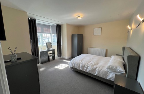 Pontyclun Hotel | High Corner Hotel