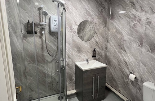 Pontyclun Hotel | High Corner Hotel