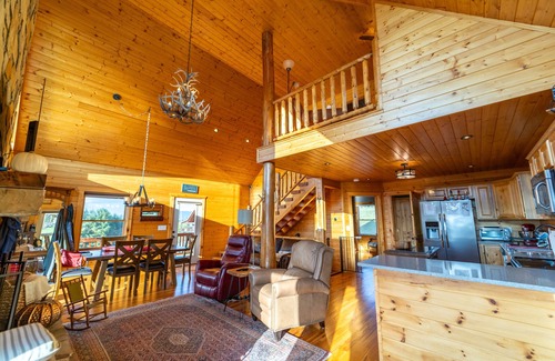 Piney Creek Cabin | High Country Cabin - Best VIEWS abound! See NC/TN/VA mountains from all levels!