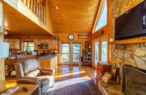 Piney Creek Cabin | High Country Cabin - Best VIEWS abound! See NC/TN/VA mountains from all levels!