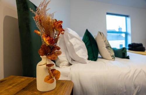 Giltbrook Apartment | High End Apartment - Perfect For Contractors & Builders - Free Parking