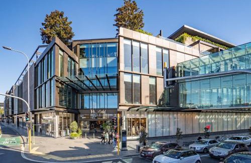 Epsom Apartment | High End Centrally located apartment with carpark