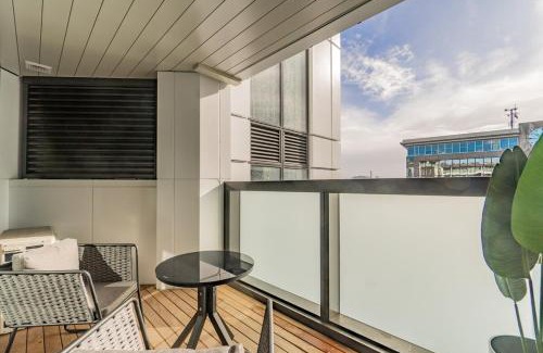Epsom Apartment | High End Centrally located apartment with carpark