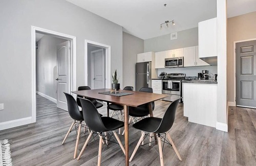 Sunnyside Condo | High-end condo downtown Kingston near RMC/Queens