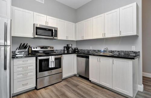 Sunnyside House | High-end condo downtown Kingston near RMC Queens