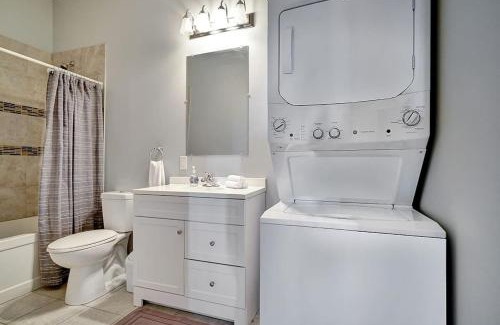 Sunnyside House | High-end condo downtown Kingston near RMC Queens