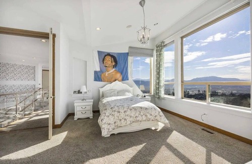 Lower Sumas Mountain House | High-End Designer Getaway ~ Views ~ Cinema ~ Games