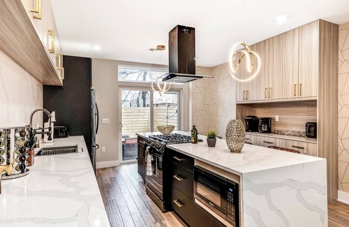 Point Breeze House | High End Downtown 4B/4B +Roof Deck&Patio+Sleeps 16