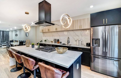 Point Breeze House | High End Downtown 4B/4B +Roof Deck&Patio+Sleeps 16