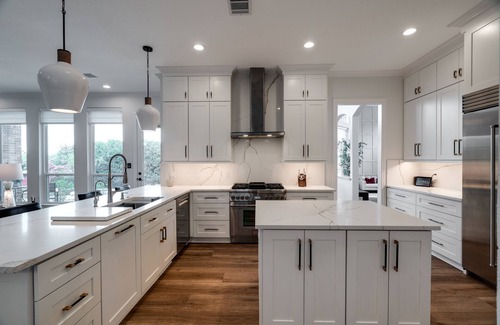 Colleyville House | High-end Home Away From Home in Colleyville,