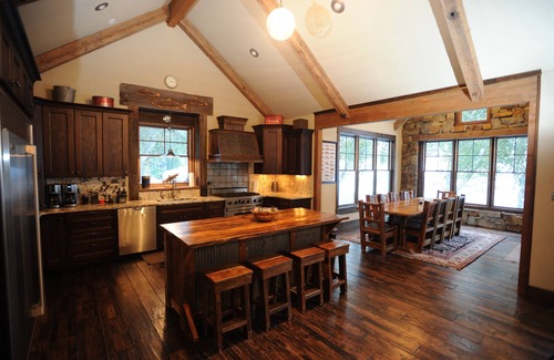 Cascade Cabin | High End Lodging for Medium to Large Groups in the Canyon of the Missouri River!