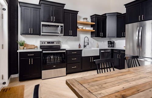 Mountain Home Apartment | High-end luxurious loft within walking distance to downtown!