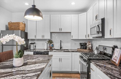 Manchester House | High-end Manchester Home w/HotTub Near Stadiums!