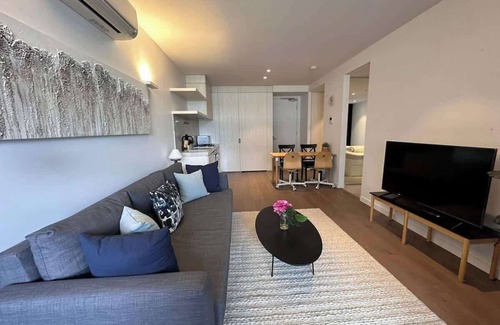 North Melbourne Apartment | High-End North Melbourne Retreat - CBD LIfestyle!