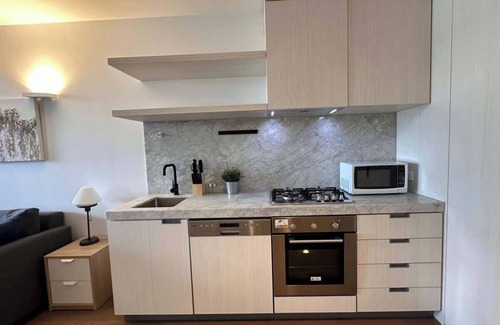 North Melbourne Apartment | High-End North Melbourne Retreat - CBD LIfestyle!