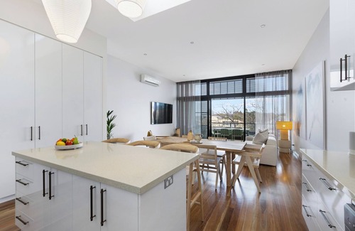 Barwon Heads Apartment | High end on Hitchcock - Inner village apartment!
