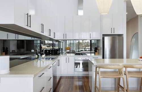 Barwon Heads Apartment | High end on Hitchcock - Inner village apartment!