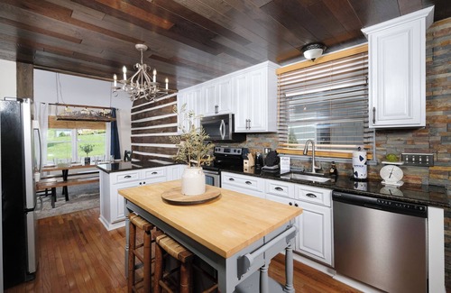 Sevierville Ski Chalet | High end, pet friendly 2br w/game room and fenced-in yard!