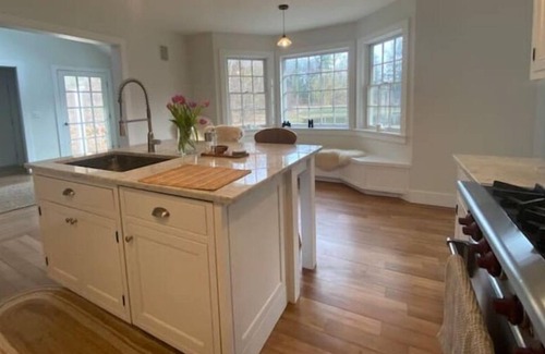 Cottekill House | High Falls private home pool/hot tub/gym/pond