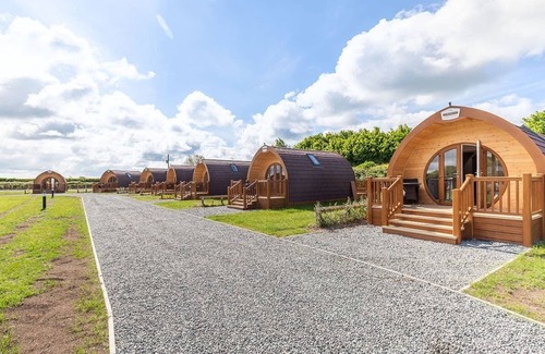 Arnold Cottage | High Farm Deluxe Pod (Pet)