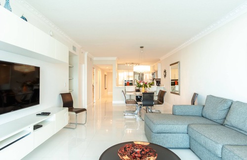 Sunny Isles Beach Condo | High floor condo with amazing intracoastal views 2 blocks from the beach