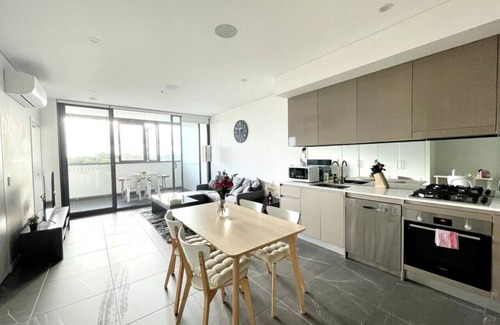 Wentworth Point Apartment | High Floor Skyline view 2Br close2Olympic park