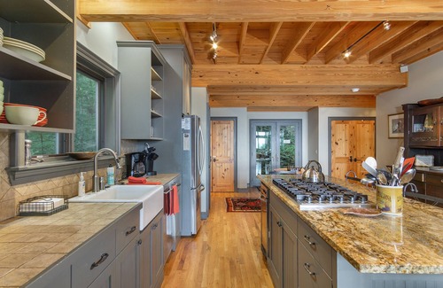 Black Mountain Cabin | High Haven | Breathtaking Mountain Views!