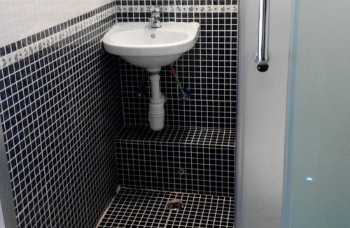 Mong Kok Apartment | High Level 4 people Room Near MTR