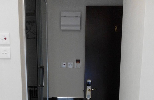 Mong Kok Apartment | High Level 4 people Room Near MTR