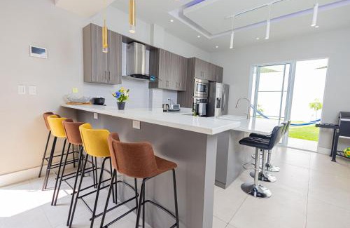 Santa Ana House | High-level stay , Hot water, Wifi, Air conditioning