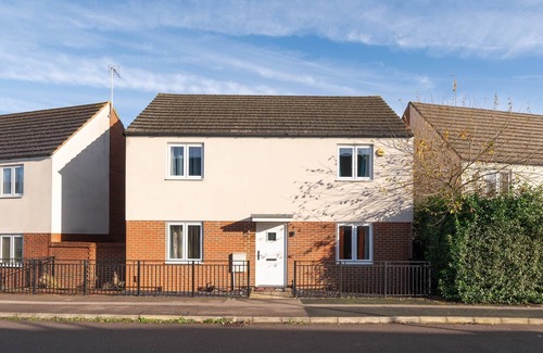 Newport Pagnell House | High Life Stays Lavender Hill Milton Keynes
