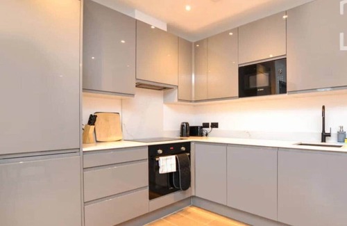 West Finchley Apartment | High Luxe Stay in London