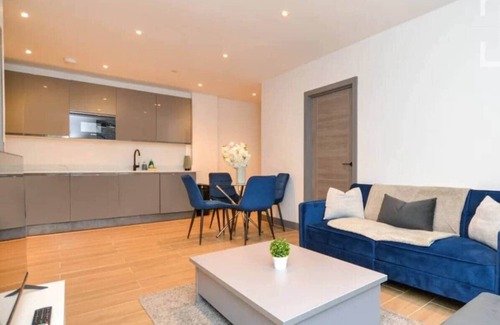 West Finchley Apartment | High Luxe Stay in London