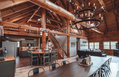 Rockbridge Cabin | High Meadows Lodge:Nature trails,Private 20+acres,Hot Tub,Fire Pit, Wifi
