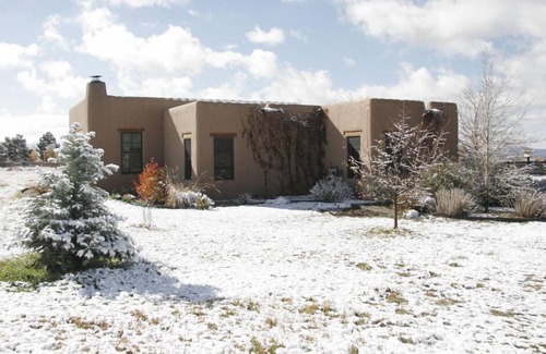 Arroyo Seco House | High Mesa Cottage - Stunning Adobe Between Ski Area and Town