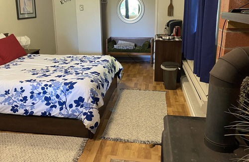 Pender Island Apartment | High on the Hill, with Privacy