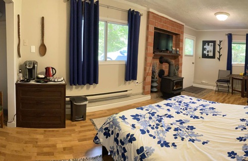 Pender Island Apartment | High on the Hill, with Privacy