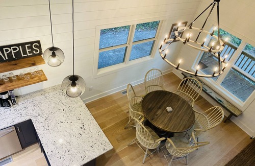 Highlands Cabin | High On the Hill - In Town Highlands!