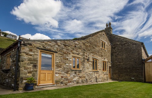 New Mills House | High Peak converted barn with private garden and stunning views