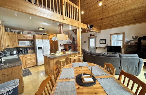 Jay Ski Chalet | High Peaks Hideaway - minutes from Whiteface Mt!