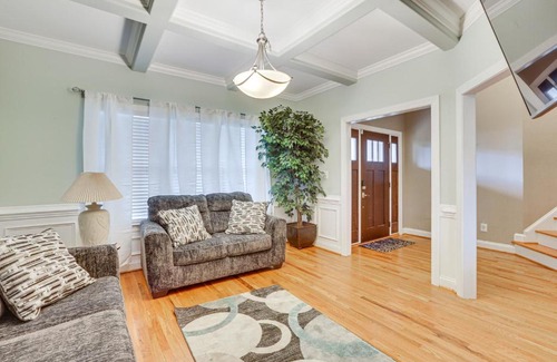 High Point House | High Point Home about 1 Mi to Oak Hollow Lake!