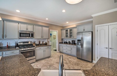 High Point House | High Point Home about 1 Mi to Oak Hollow Lake!