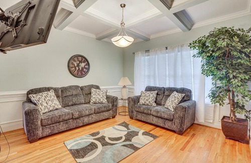 High Point House | High Point Home about 1 Mi to Oak Hollow Lake!