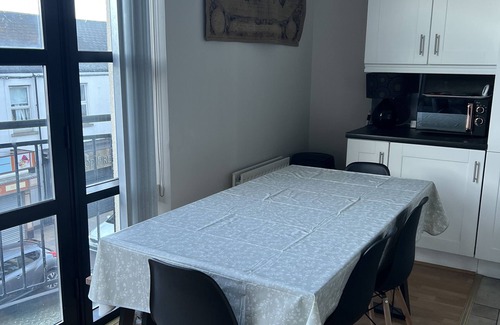 Newcastle Apartment | High Quality 2 Bedroom Town Centre Apartment