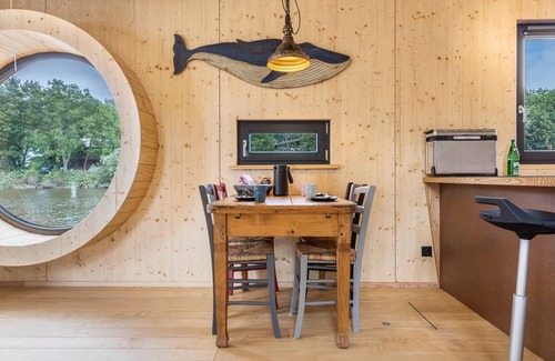 Neuland Boat Rental | High-quality, comfortable houseboat Diva